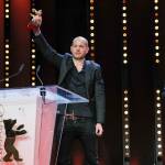 Надав Лапид с наградата "Златна мечка" за най-добър филм. Снимка: Berlinale 2019