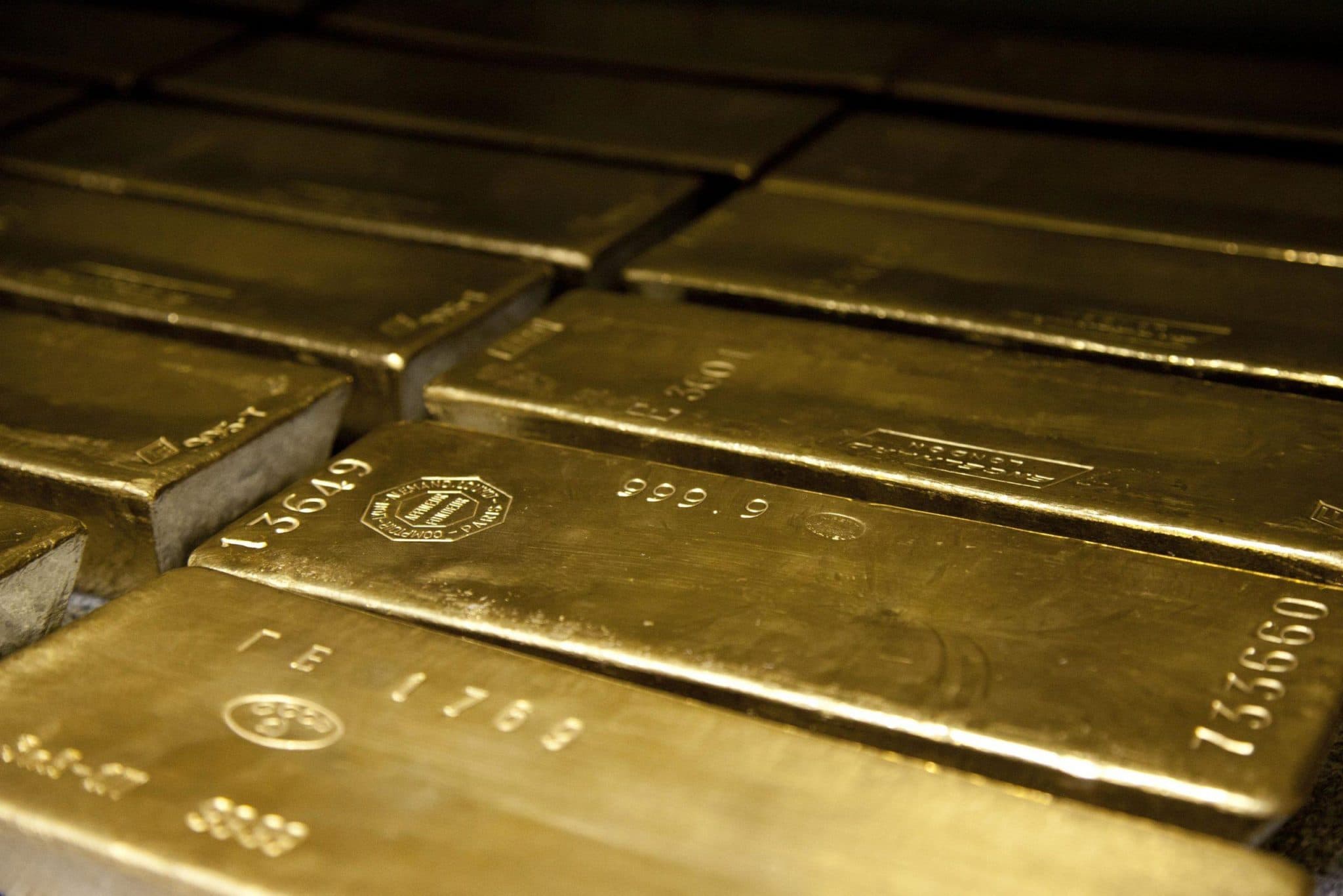 Днес стойността на златото се понижи от рекордно високите си