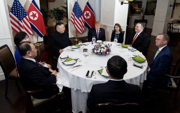 Доналд Тръмп и Ким Чен Ун по време на срещата им в Ханой 2019 г. Снимка: White House press office