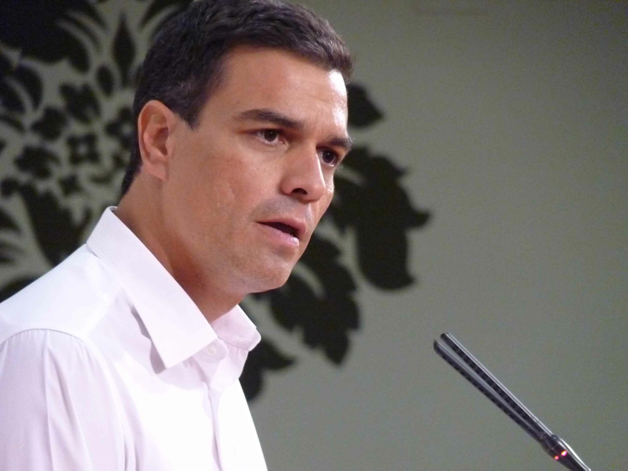 Испанският премиер Педро Санчес обяви в понеделник че няма да