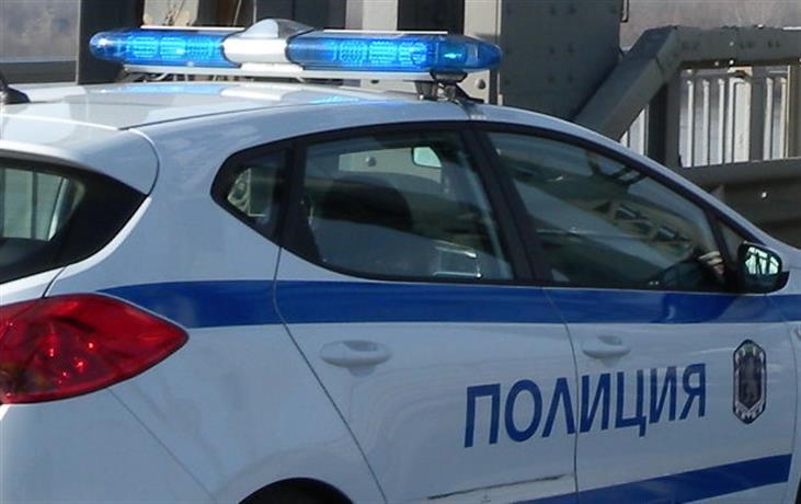 Заловени са петима водачи на автомобили и мотоциклет с различни нарушения