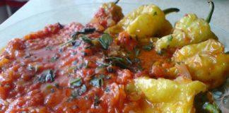 Чушки с доматен сос