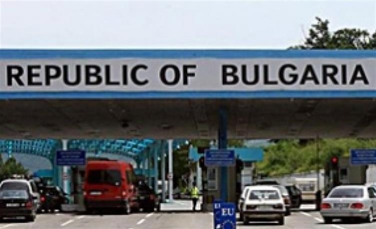 Bulgarian trucks wait for hours at the borders, while buses