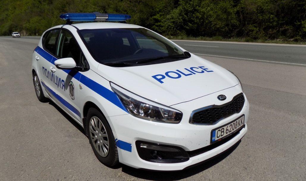 На 5 август в село Софрониево автопатрул спира за проверка