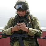 Руски войник, смартфон. Снимка: weaponews.com