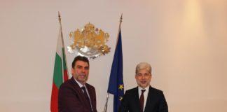 Министърът на околната среда и водите Нено Димов и управителят на „ВиК“ ЕООД Смолян“ инж. Мариян Николов. Снимка: Пресцентър МОСВ