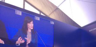 Мария Габриел пред участниците в Делфийския икономически форум. Снимка: пресцентър ЕК