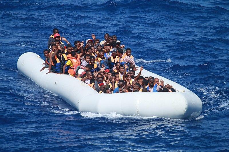 Предполага се че над 60 мигранти са се удавили при