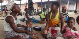 Евакуирани жители на Малави в безопасния град Бангула. Снимка: Общомедия