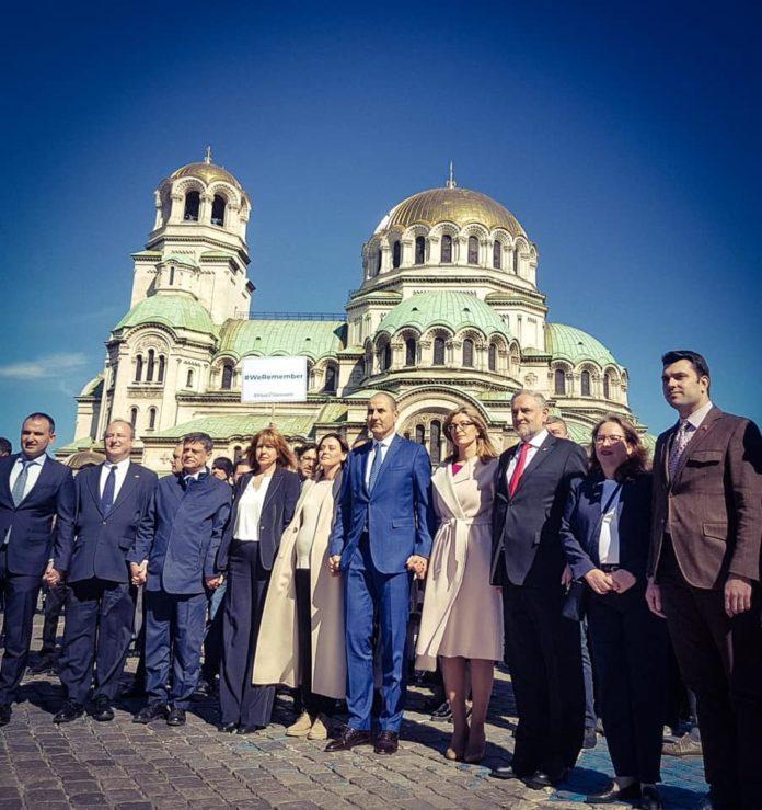 Вицепремиер и външен министър Екатерина Захариева