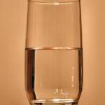 Чаша с вода