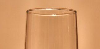 Чаша с вода