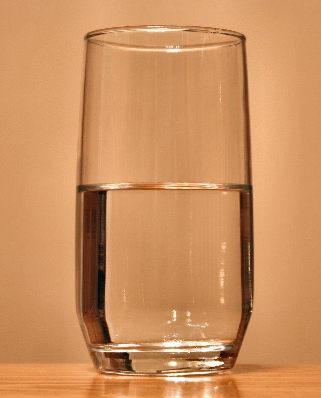 Чаша с вода