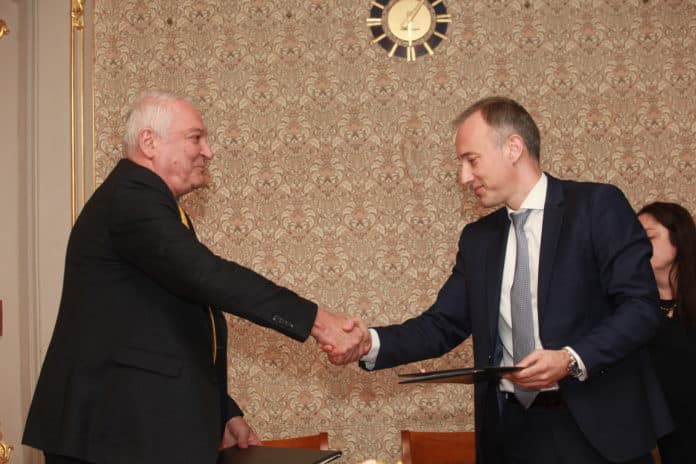 Министър Красимир Вълчев и заместник-министърът на културата Румен Димитров