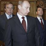 Сергей Ролдугин, Владимир Путин и Дмитрий Медведев, Санкт Петербург 2009 г. Снимка: Sputnik/Kremlin Pool