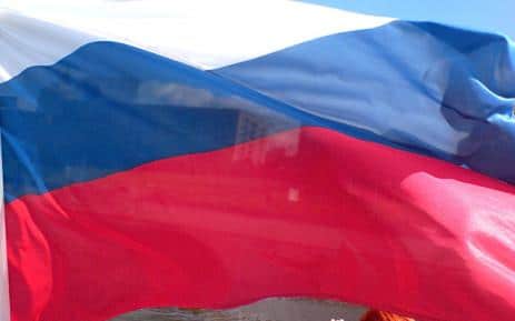 Руското знаме се развя редом до това на Европейския съюз