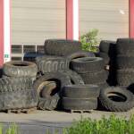 Стари гуми. Снимка: Общомедия