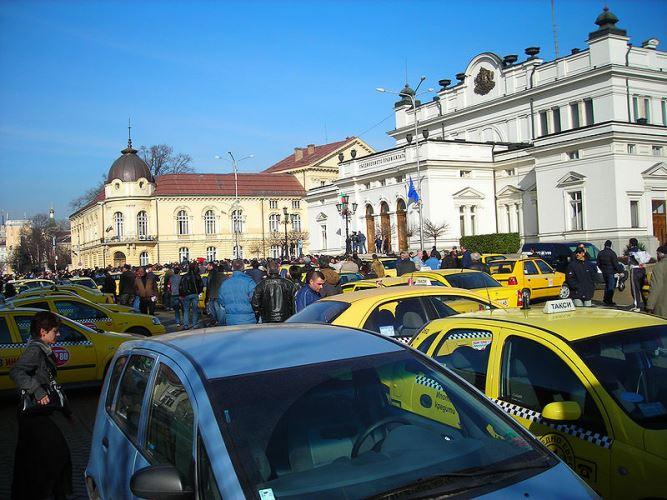 Протест на таксиметрови шофьори. Снимка: Общомедия