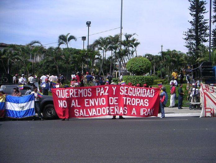 И съседен Салвадор демонстрира за Венецуела. Снимка: Общомедия