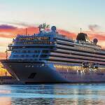 ''Вайкинг Скай'' на котва във френско пристанище. Снимка: Общомедия