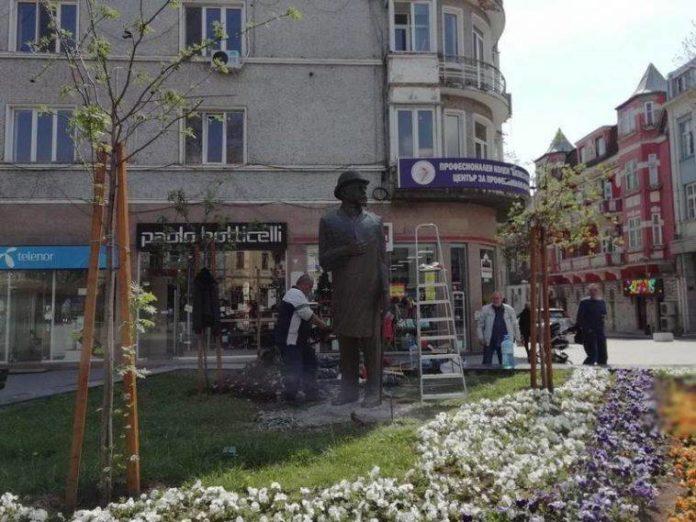 Паметник Иван Церов. Снимка: Фейсбук