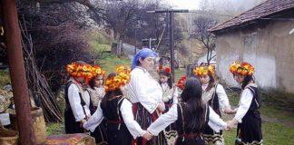 Лазаруване. Снимка: Общомедия