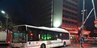 Автобус на градския транспорт събори два светофара в Пловдив