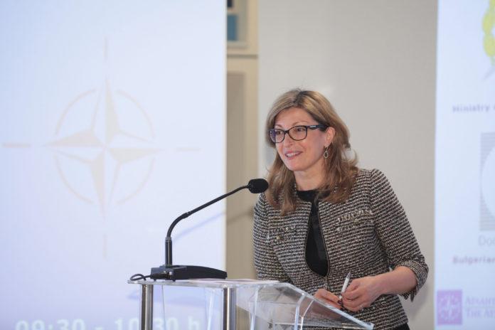 Министър Екатерина Захариева