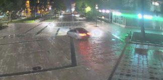 Младеж с нощни каскади по центъра на Русе