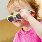 Дете с очила