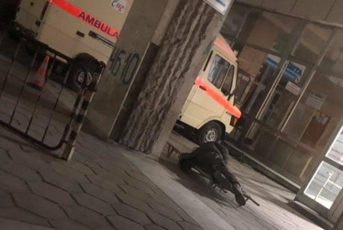 Пиян човек пред болница в Благоевград