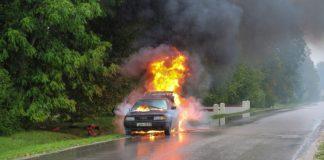 Запалена кола. Снимката е илюстративна. Източник: Пиксабай