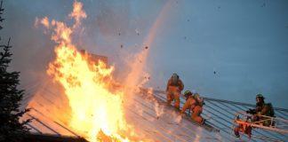 Горяща сграда. Снимката е илюстративна. Източник: Пиксабай