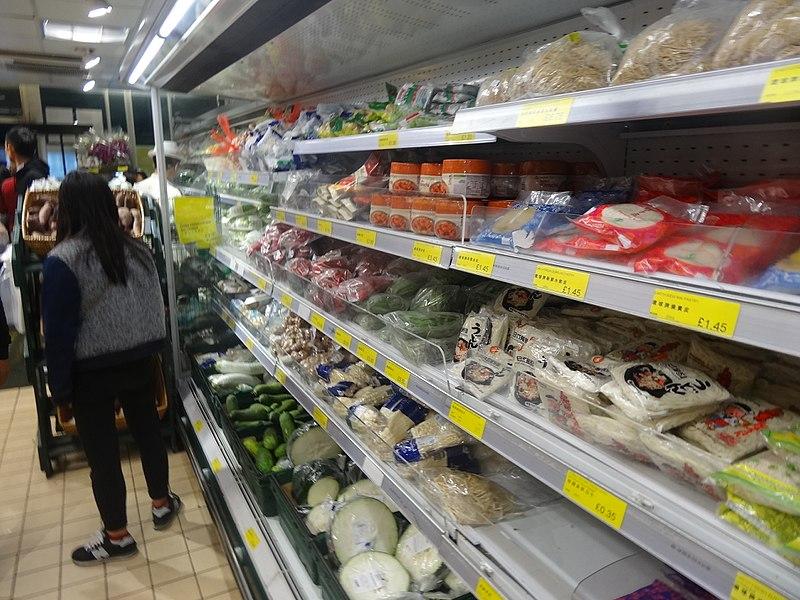 Огромно количество хранителни продукти с изтекъл срок на годност в