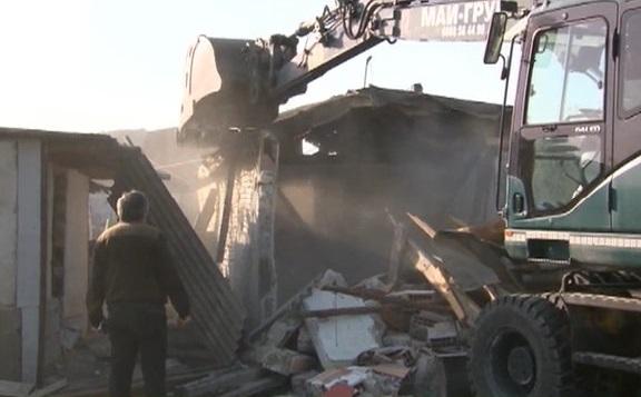 Събаряне на незаконни постройки в Пловдив
