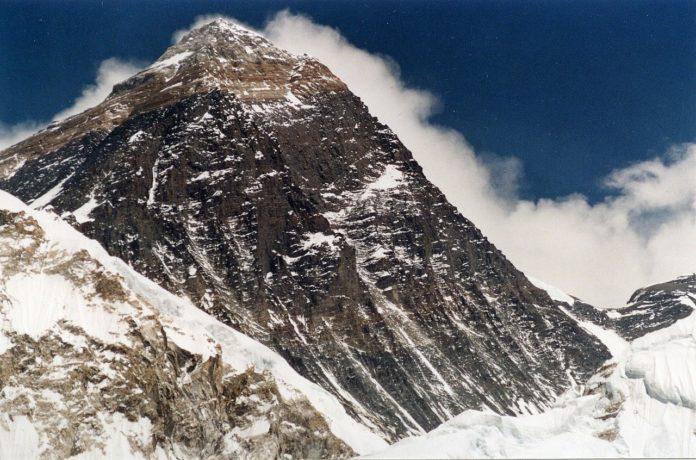 Еверест. Снимка: Уикипедия