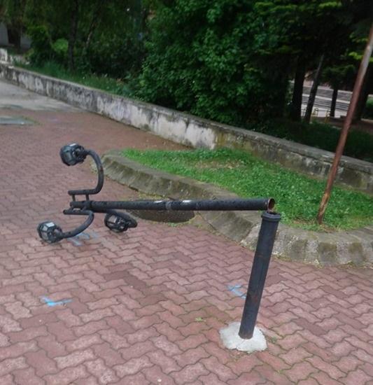 Улична лампа на две