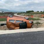 Обърнат автомобил