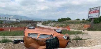 Обърнат автомобил