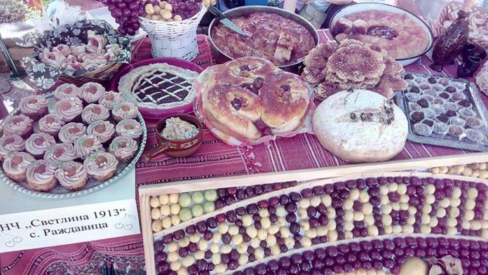 В селото. СнимкаВ селото. Снимка: Група във Фейсбук Раждавица