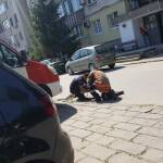 Пожарникари спасяват коте. Снимка: Фейсбук, Венци Тоневски