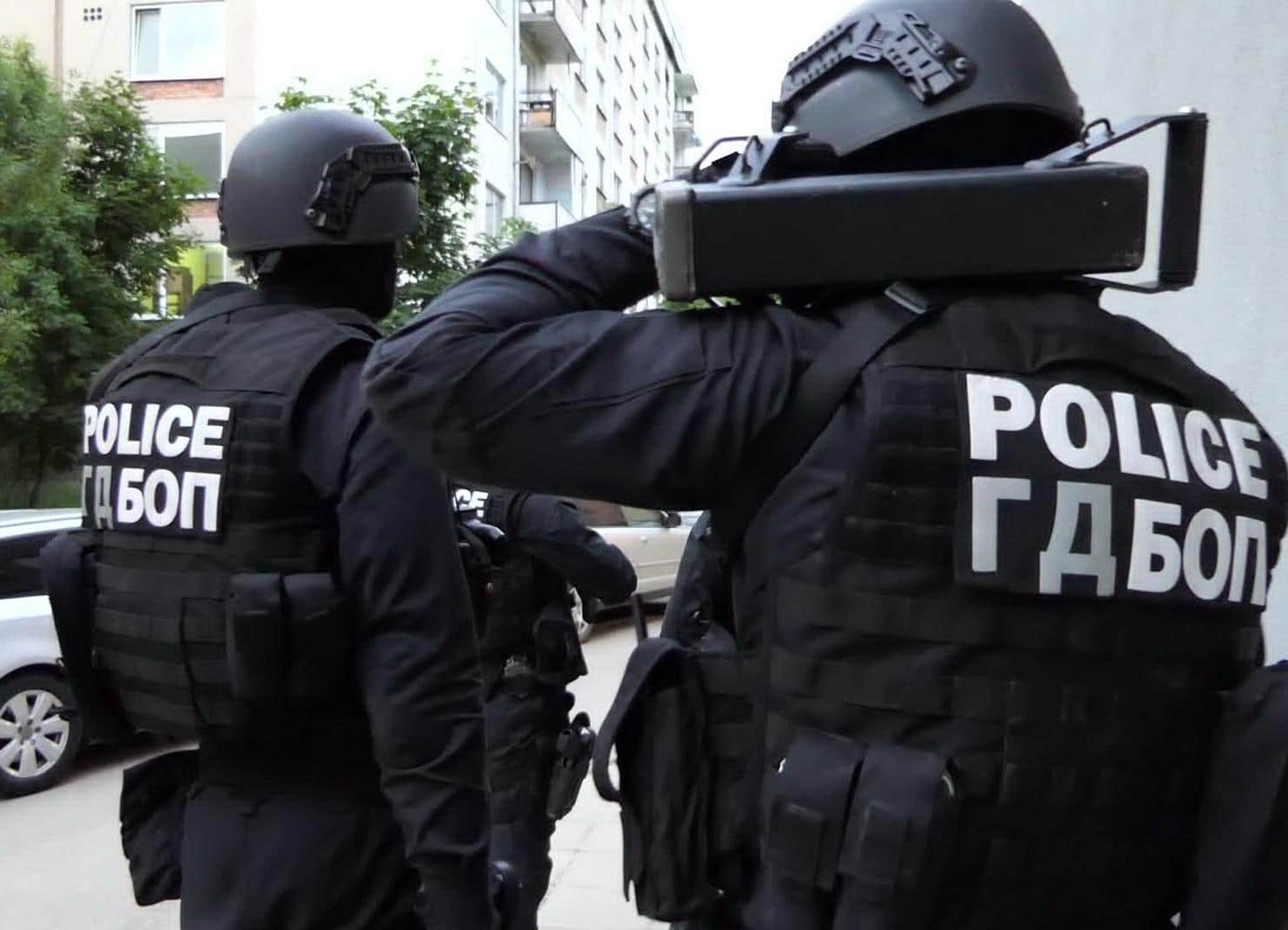 Спецполицаи от ГДБОП са арестували двама души при специализирана полицейска