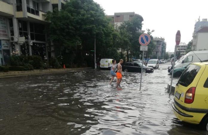 Наводнени улици