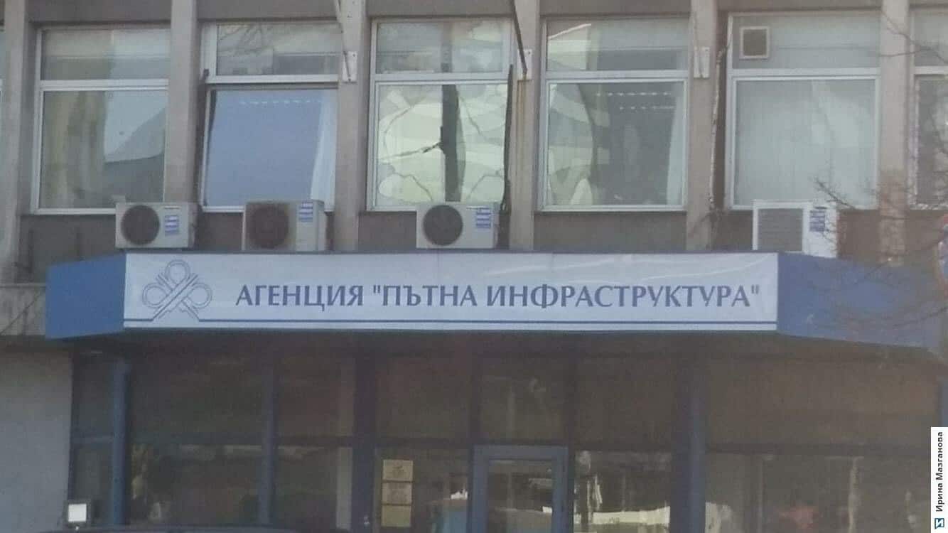 Тримата работници пострадали при вчерашния пътен инцидент на второкласния път