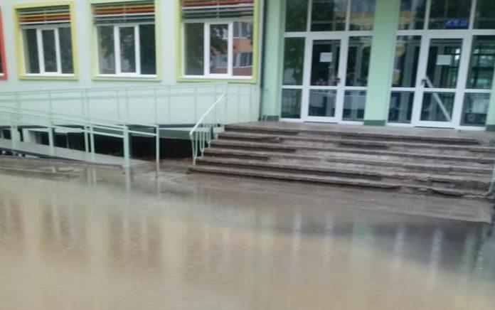 Наводнено училище в Габрово