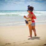 Дете на плажа