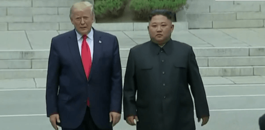 Доналд Тръмп и Ким Чен Ун