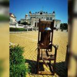 Електрически стол пред Народното събрание