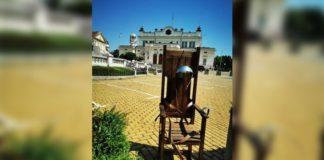 Електрически стол пред Народното събрание