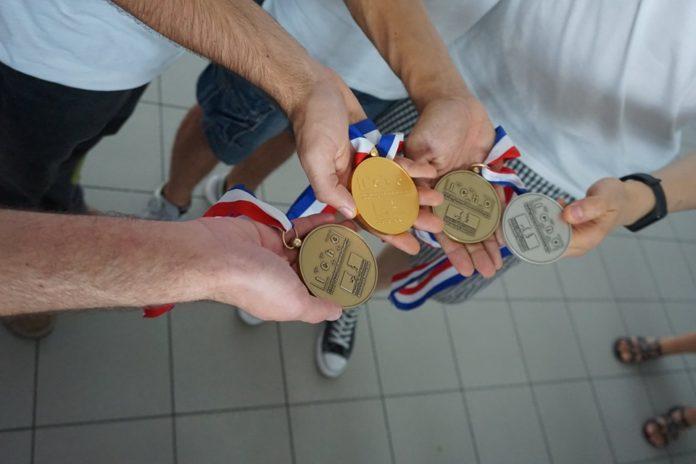 Медалистите. Снимка: Фейсбук, Сдружение на олимпийските отбори по природни науки